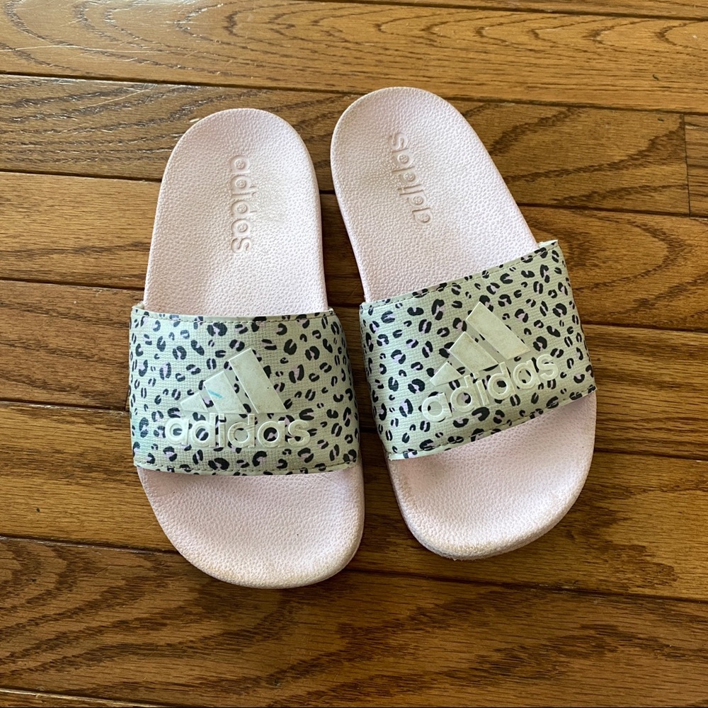 Girls adidas animal print slides - Picture 1 of 4
